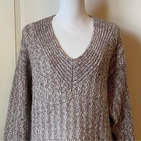 Vintage EMOS COLLECTION Cable Knit Silk Blend V-Neck Tunic Sweater Medium - Picture 2 of 10